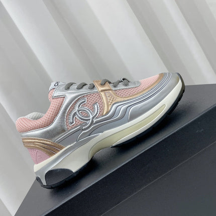 CHANEL 26S SNEAKER 35 MM IN LIGHT PINK FABRIC AND GOLD CALFSKIN LOW TOP