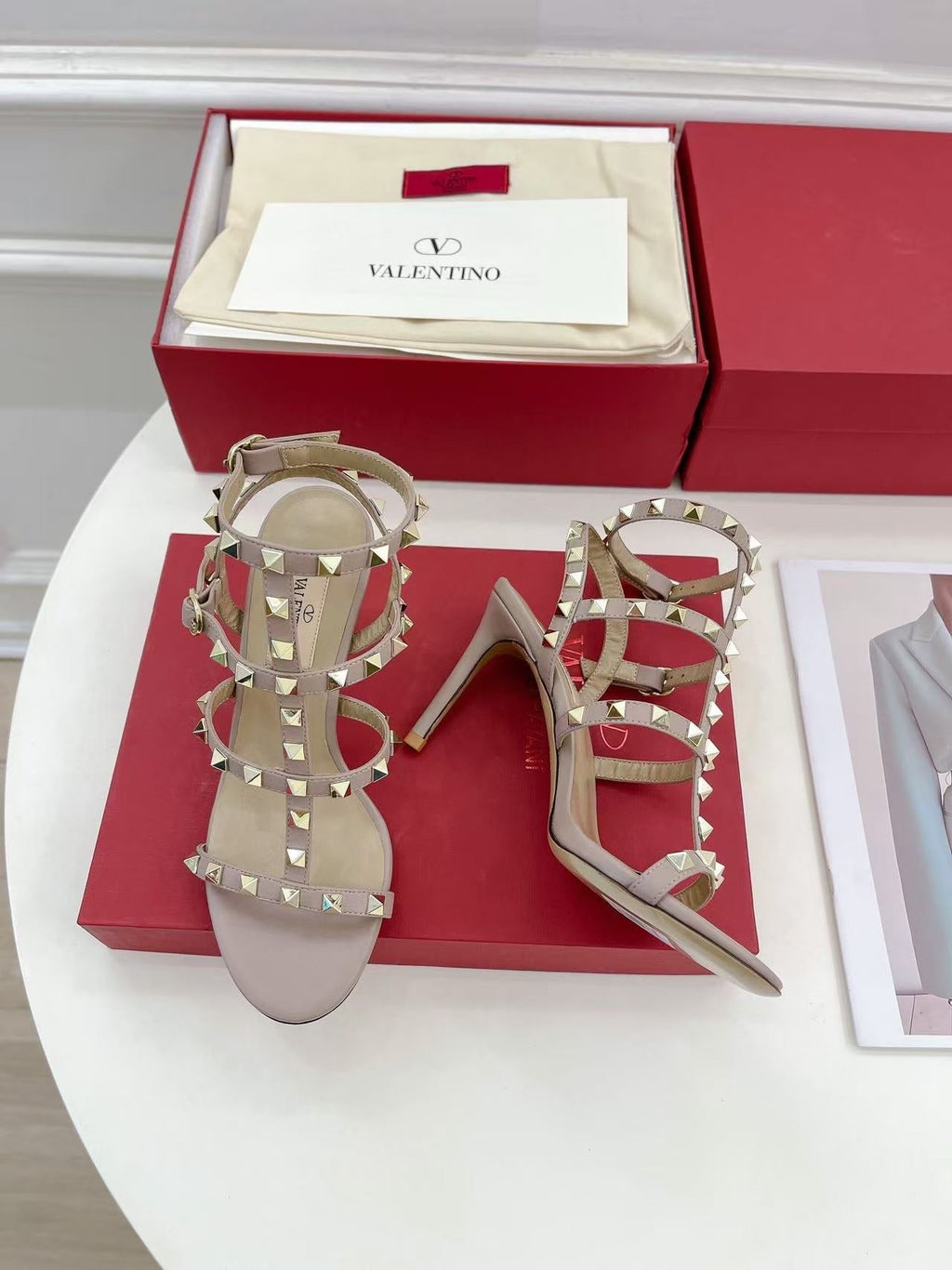 26S ROCKSTUD CAGED SANDALS IN POWDER PINK CALFSKIN LEATHER