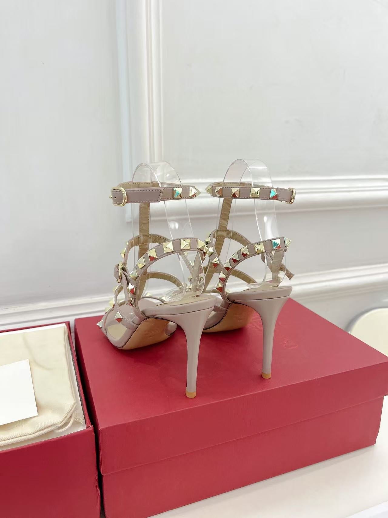 26S ROCKSTUD CAGED SANDALS IN POWDER PINK CALFSKIN LEATHER