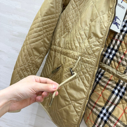BURBERRY 26S QUILTED DRAWSTRING JACKET 523