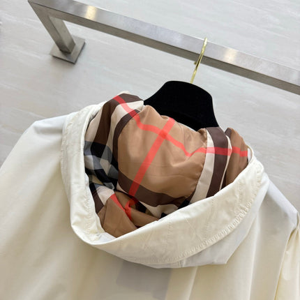 BURBERRY 26S HOODED WINDBREAKER JACKET 521