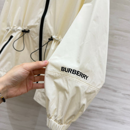 BURBERRY 26S HOODED WINDBREAKER JACKET 521