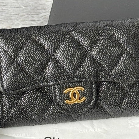 25S CLASSIC FLAP CARD HOLDER 11 IN BLACK CAVIAR GOLD HARDWARE