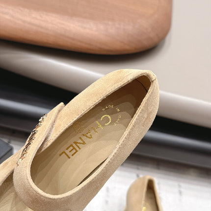 CHANEL 26S MARY JANE BLOCK HEEL PUMPS 80 MM IN BEIGE SUEDE