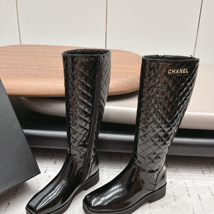 CHANEL 26S KNEE HIGH BOOTS 40MM IN BLACK CALFSKIN PATENT AND QUILTED