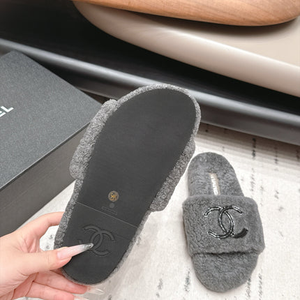 CHANEL 26S SLIDE MULES IN GREY SHEARLING AND BLACK CC LOGO