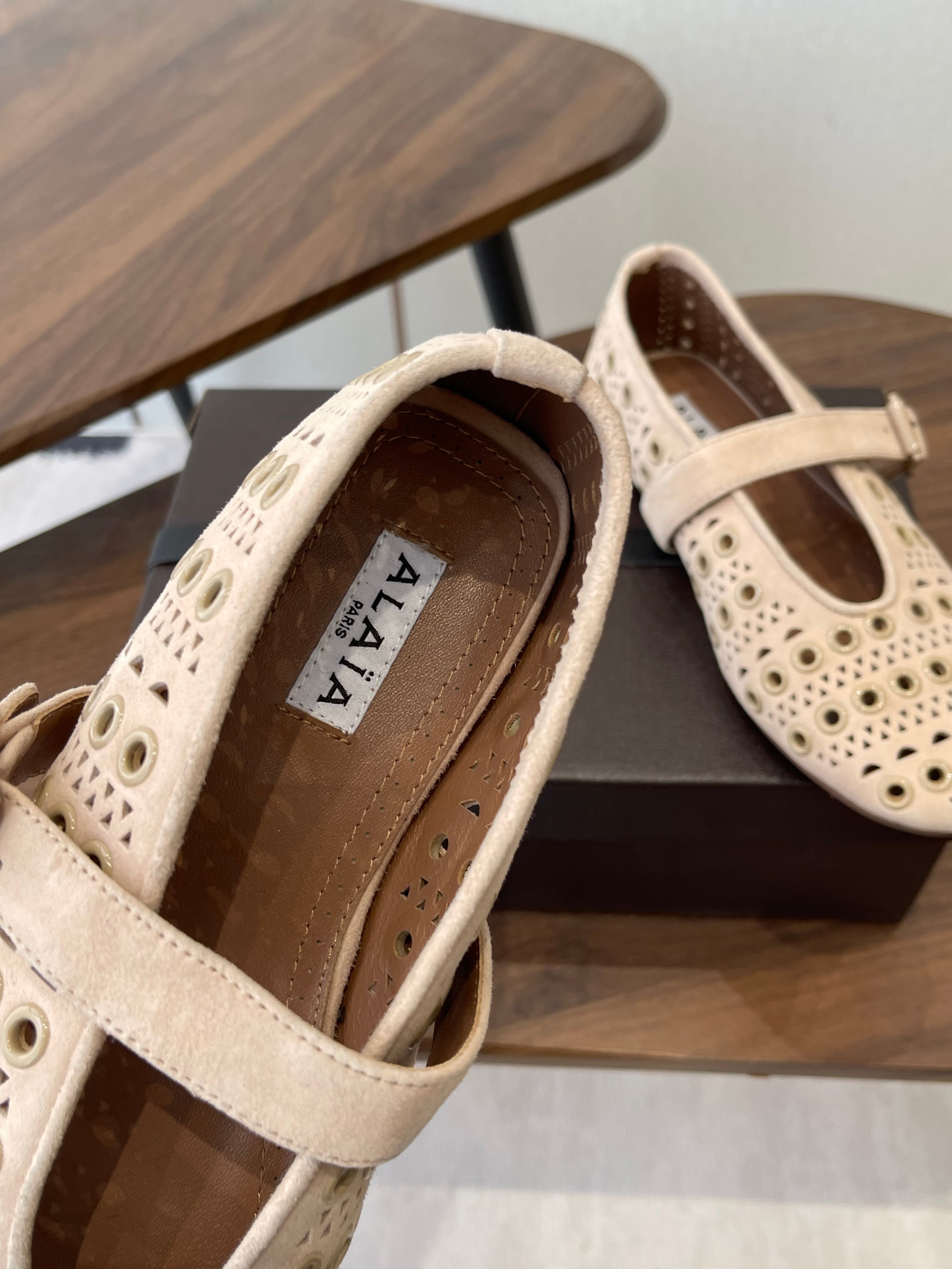 26S MARY JANE FLATS IN BEIGE SUEDE