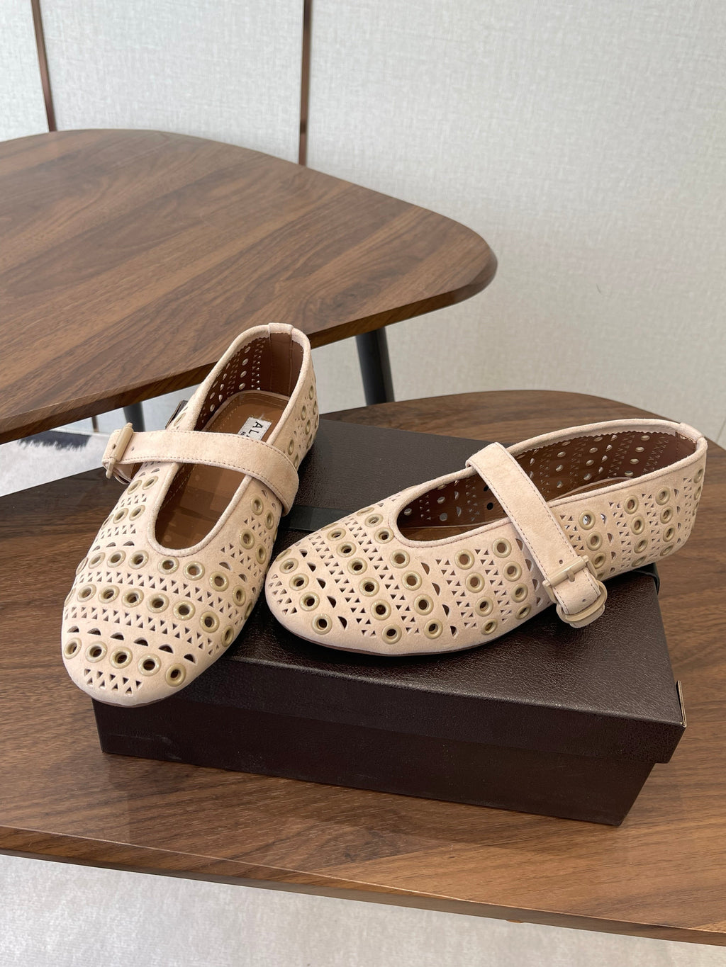 26S MARY JANE FLATS IN BEIGE SUEDE