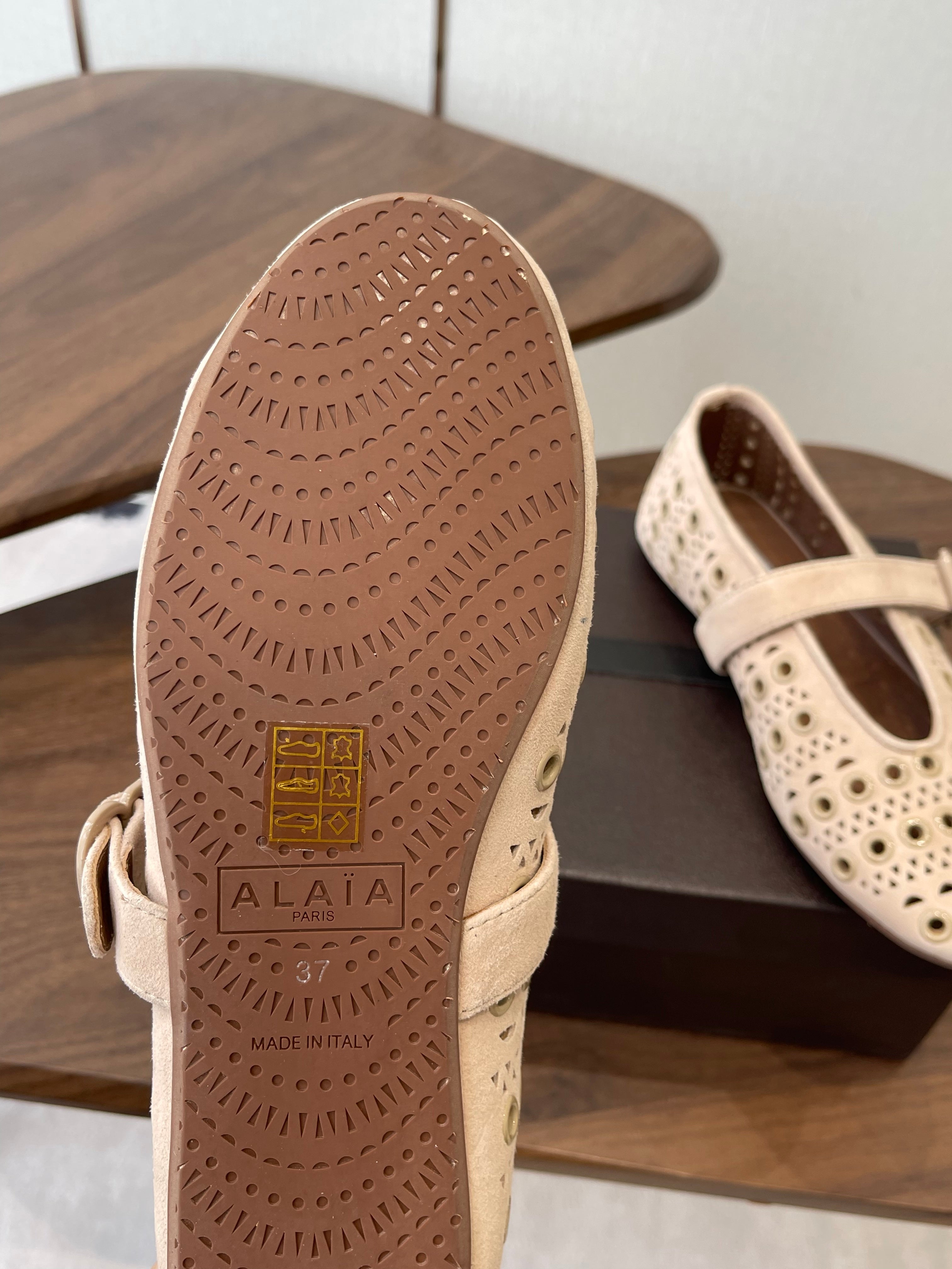 26S MARY JANE FLATS IN BEIGE SUEDE