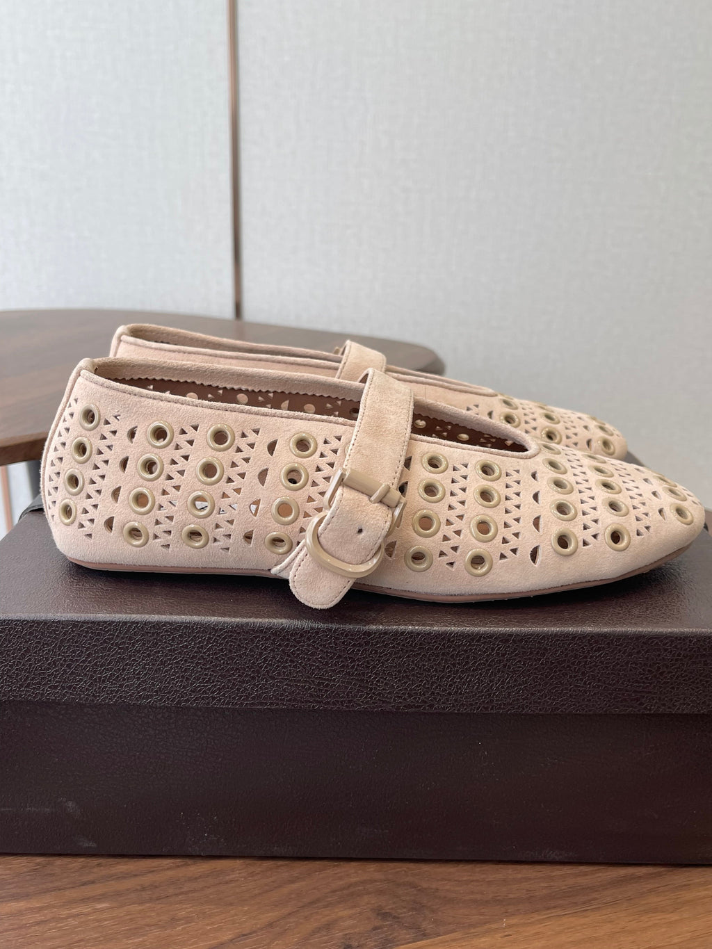 26S MARY JANE FLATS IN BEIGE SUEDE