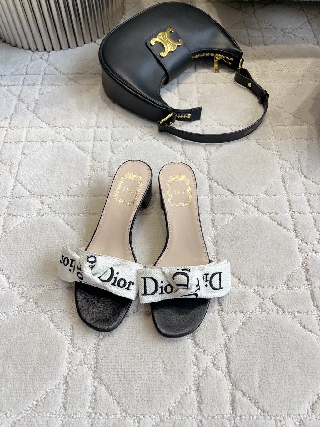 26S DWAY SLIDE IN BLACK AND WHITE COTTON EMBOSSED LOGO