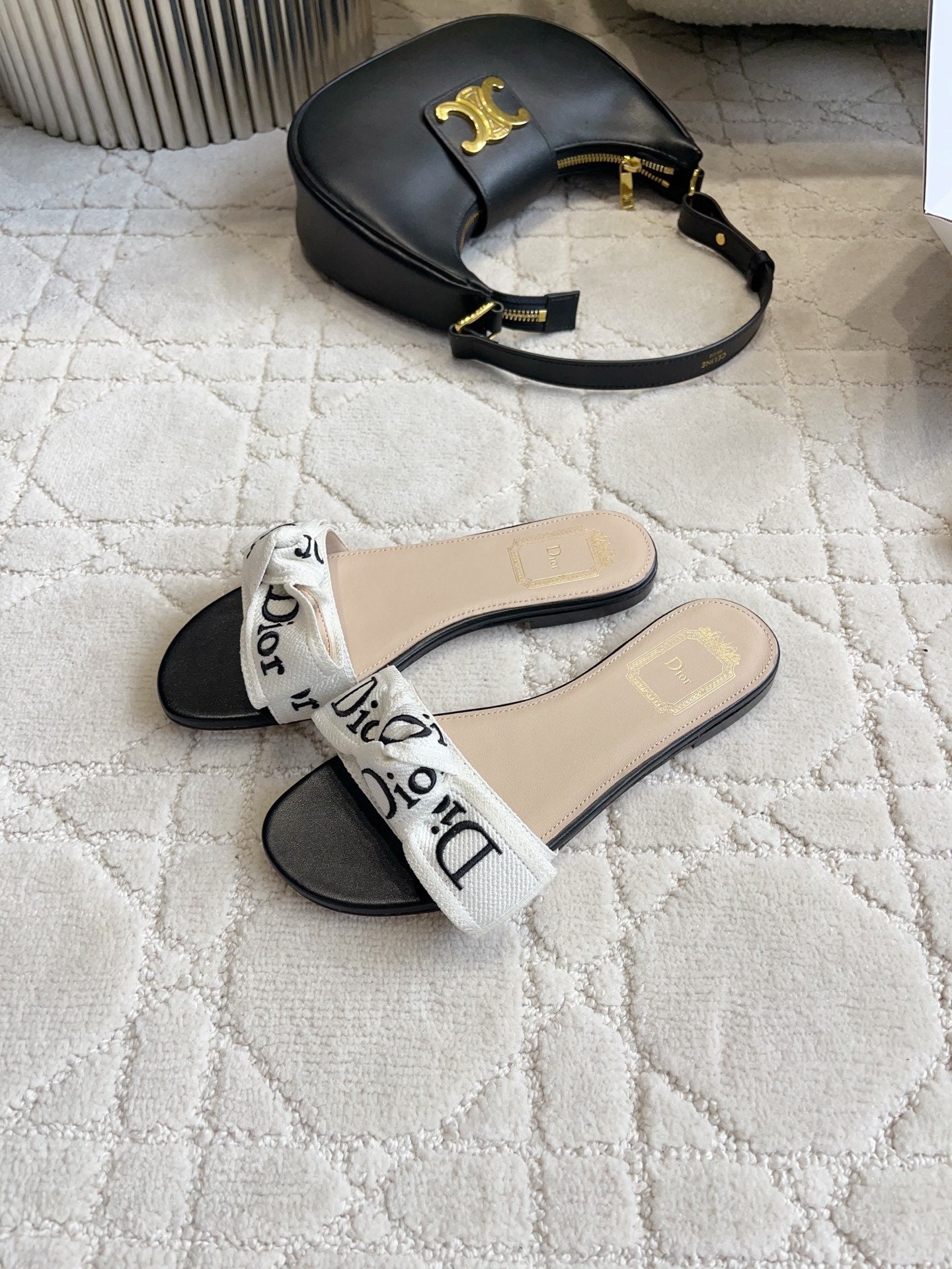 26S DWAY SLIDE IN BLACK AND WHITE COTTON EMBOSSED LOGO