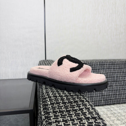 CHANEL 26S SLIDE SANDALS IN BLACK AND LIGHT PINK SHEARLING OPEN TOE