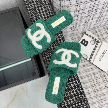 CHANEL 26S SLIDE SANDALS IN GREEN AND WHITE SHEARLING SQUARE TOE