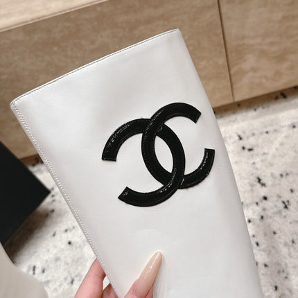 CHANEL 26S KNEE HIGH BOOTS 70 MM IN WHITE CALFSKIN AND BLACK PATENT