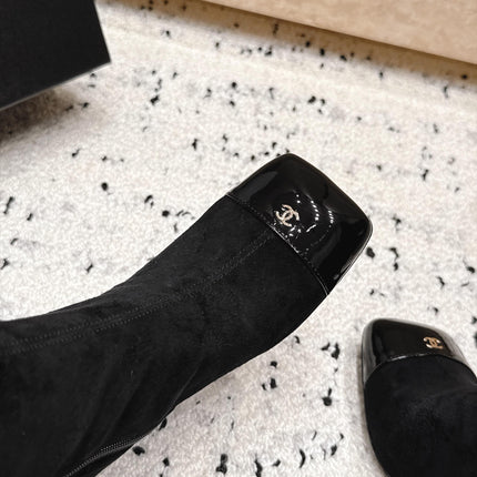 CHANEL 26S KNEE HIGH BOOTS 90 MM IN BLACK SUEDE AND PATENT