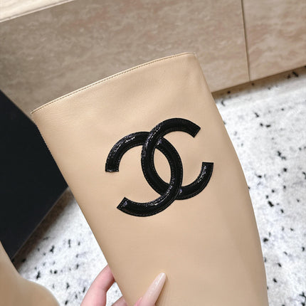 CHANEL 26S KNEE HIGH BOOTS 90 MM IN BEIGE CALFSKIN AND BLACK PATENT