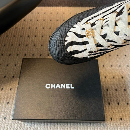 CHANEL 26S LACE UP SNEAKERS IN BLACK CALFSKIN AND WHITE PONY HAIR