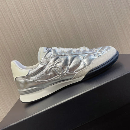 CHANEL 26S SNEAKER IN SILVER QUILTED CALFSKIN AND WHITE LOW TOP