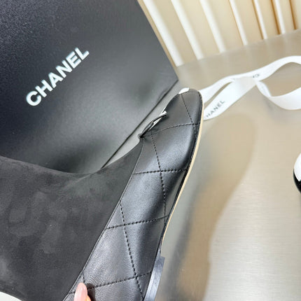 CHANEL 26S ANKLE BOOTS IN BLACK CALFSKIN AND SUEDE SQUARE TOE