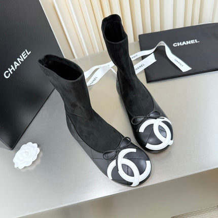 CHANEL 26S ANKLE BOOTS IN BLACK CALFSKIN AND SUEDE SQUARE TOE