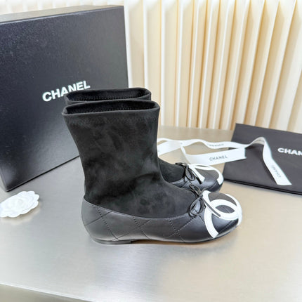CHANEL 26S ANKLE BOOTS IN BLACK CALFSKIN AND SUEDE SQUARE TOE