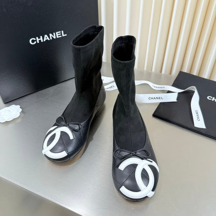 CHANEL 26S ANKLE BOOTS IN BLACK CALFSKIN AND SUEDE SQUARE TOE
