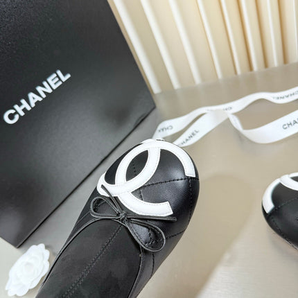 CHANEL 26S ANKLE BOOTS IN BLACK CALFSKIN AND SUEDE SQUARE TOE