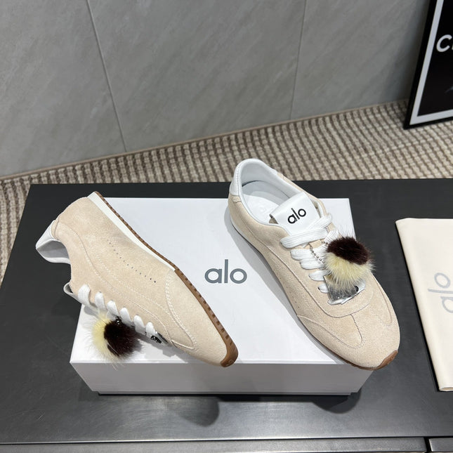 ALO 25S SUNSET SNEAKER IN BEIGE SUEDE WITH PUFF CHARM
