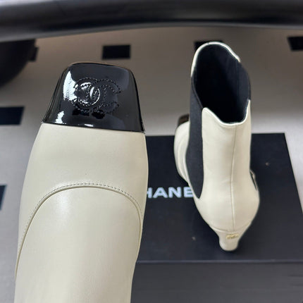 CHANEL 26S ANKLE BOOTS 60 MM IN WHITE CALFSKIN AND BLACK PATENT