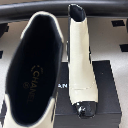 CHANEL 26S ANKLE BOOTS 60 MM IN WHITE CALFSKIN AND BLACK PATENT