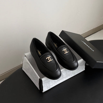 CHANEL 26S LOAFERS IN BLACK CALFSKIN AND SHEARLING LINING