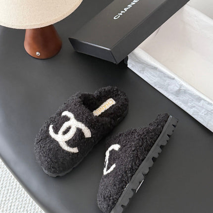 CHANEL 26S SLIDE SANDALS IN BLACK SHEARLING UPPER AND LINING WITH WHITE CC LOGO