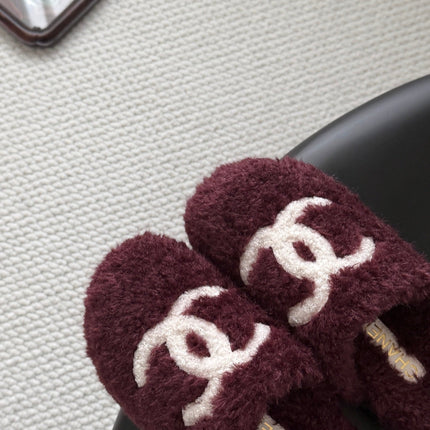 CHANEL 26S SLIDE SANDALS IN BURGUNDY SHEARLING UPPER AND LINING WITH WHITE CC LOGO