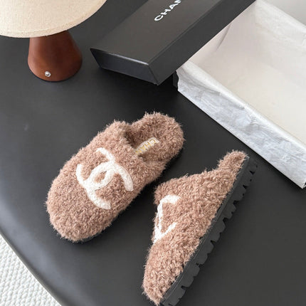 CHANEL 26S SLIDE SANDALS IN TAUPE BROWN SHEARLING UPPER AND LINING WITH WHITE CC LOGO