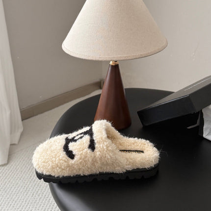 CHANEL 26S SLIDE SANDALS IN WHITE SHEARLING UPPER AND LINING WITH BLACK CC LOGO