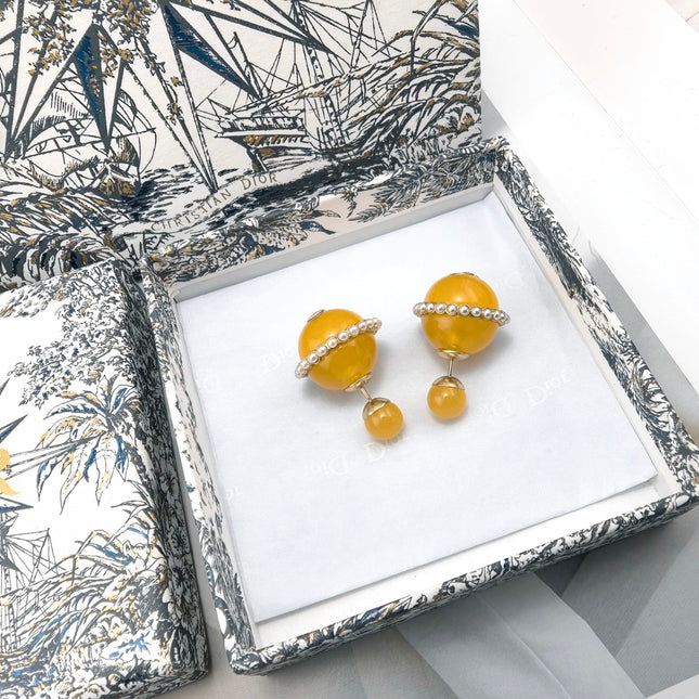 CD 26S YELLOW RESIN PEARL DOUBLE BALL EARRINGS IN GOLD METAL 631070