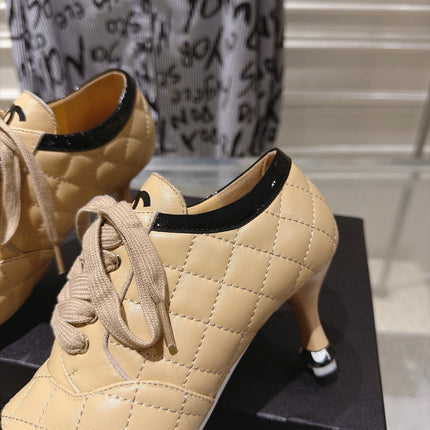 CHANEL 26S HIGH HEEL ANKLE BOOTS 70 MM IN BEIGE LAMBSKIN AND BLACK PATENT CALFSKIN