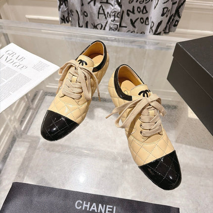 CHANEL 26S HIGH HEEL ANKLE BOOTS 70 MM IN BEIGE LAMBSKIN AND BLACK PATENT CALFSKIN