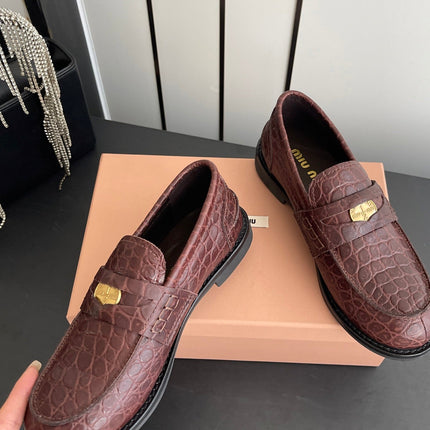 MIUMIU 26S PENNY LOAFERS IN DARK MAHOGANY BROWN CALFSKIN CROCODILE EMBOSSING