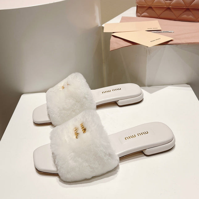 MIUMIU 26S SQUARE-TOE SANDALS IN CREAM WHITE SHEARLING AND LEATHER