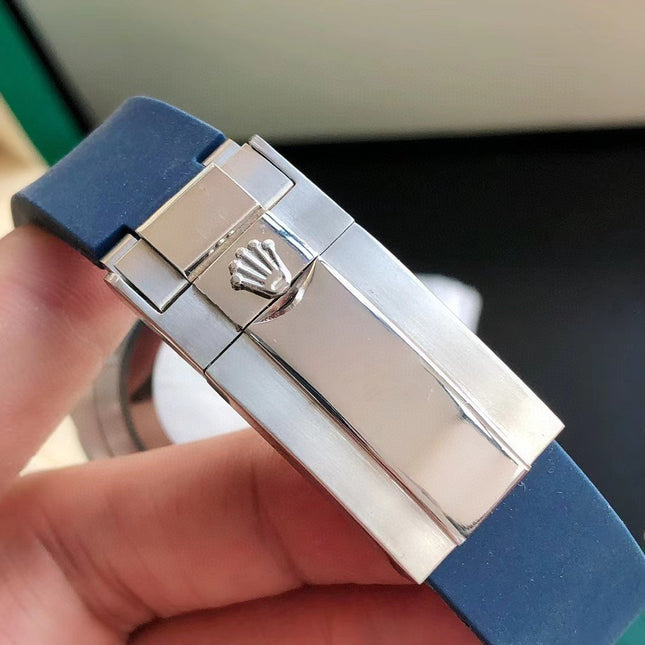 SUBMARINER DATE 41 BLUE BEZEL RUBBER STRAP